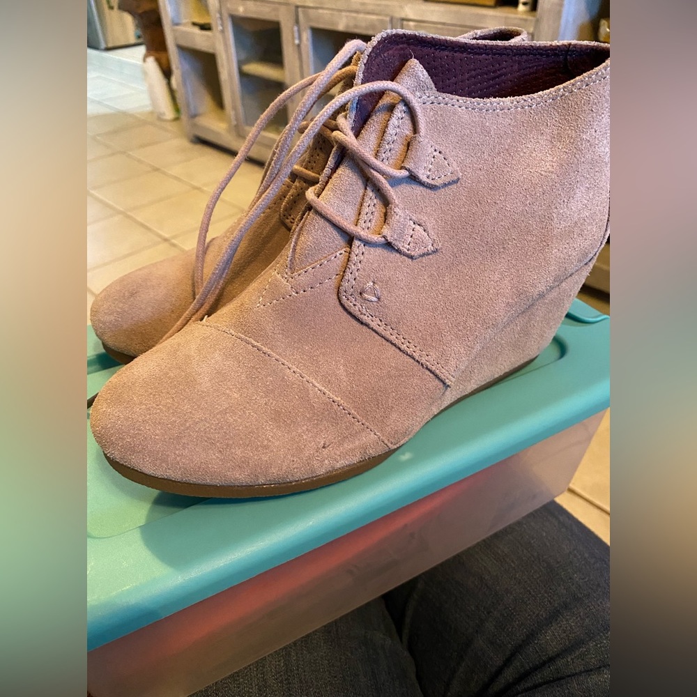 GUC beige TOMS booties